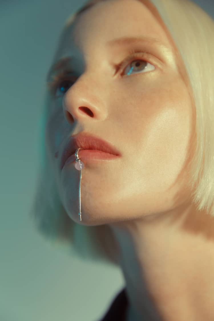 Silberner Lip-Cuff mit Kette