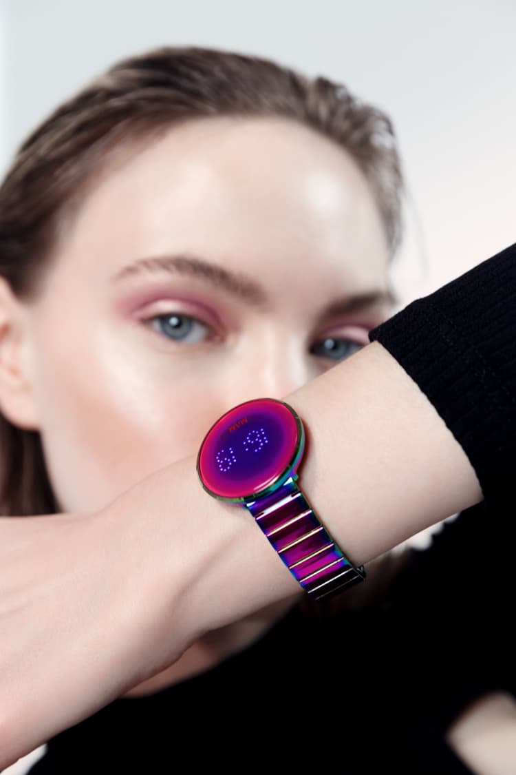 Lila LCD Armbanduhr