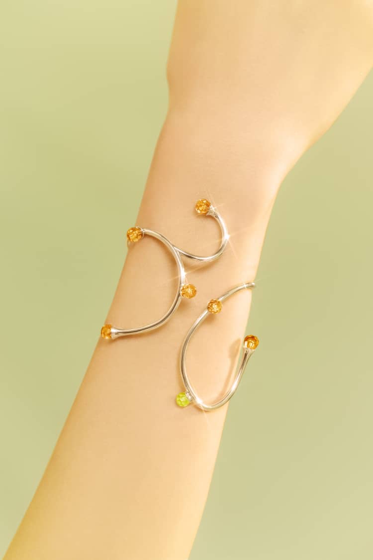 Markanter Silber-Armreif mit Topas- und Opal-Kristallen
