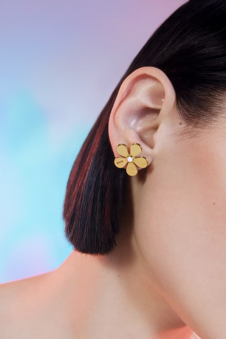 Goldene Gänseblümchen-Ohrstecker