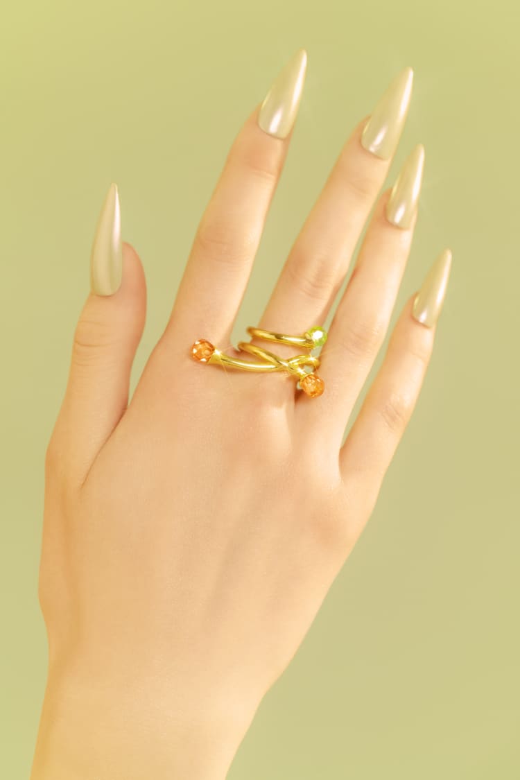 Goldener asymmetrischer Ring mit Opal- und Topas-Kristallen