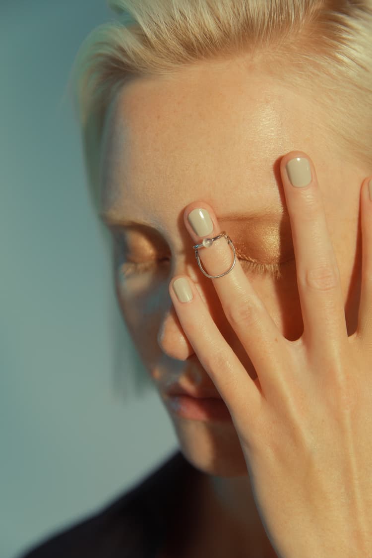 Silberner Nagelring mit Kette