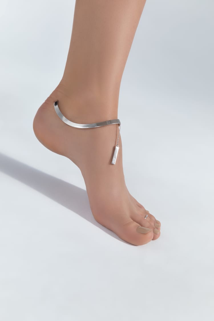 Silbernes Fußkettchen mit feiner Kette