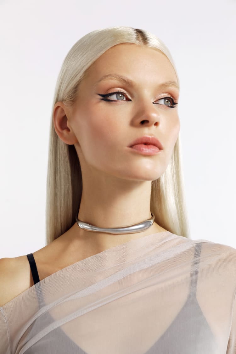 Silberne, gedrehte Choker-Halskette