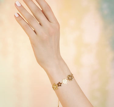 Goldenes Blumenarmband