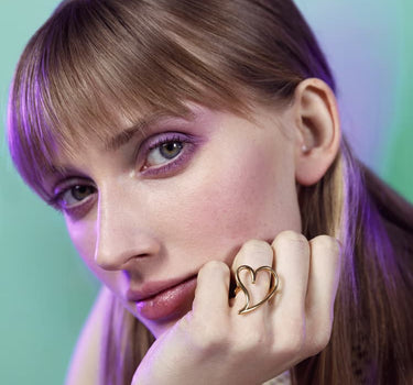 Goldener Love-Ring mit offenem Herz