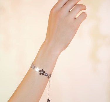 Silbernes Blumenarmband