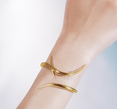 Goldenes Nietenarmband