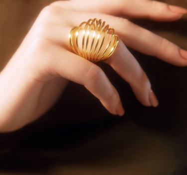 Goldener Spiralring