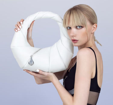 Weiße Lederhandtasche