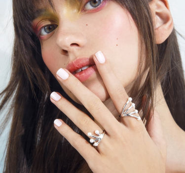 Silbernes Ring-Set mit Mini-Perlen