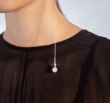 Silberne Tropfenohrringe mit Perle
