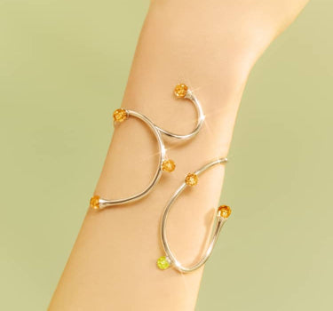 Markanter Silber-Armreif mit Topas- und Opal-Kristallen