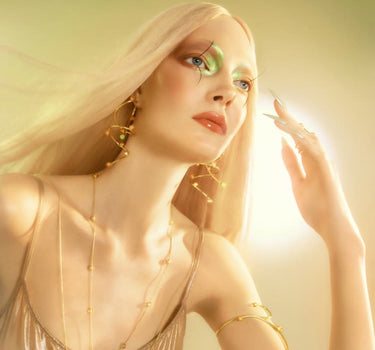 Goldene Statement-Tropfenohrringe mit Opal- und Topaskristallen