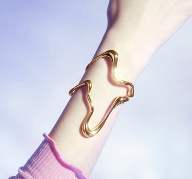 Großer Gold-Armreif „Liquid“