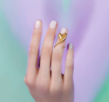 Goldener herzförmiger Midi-Ring