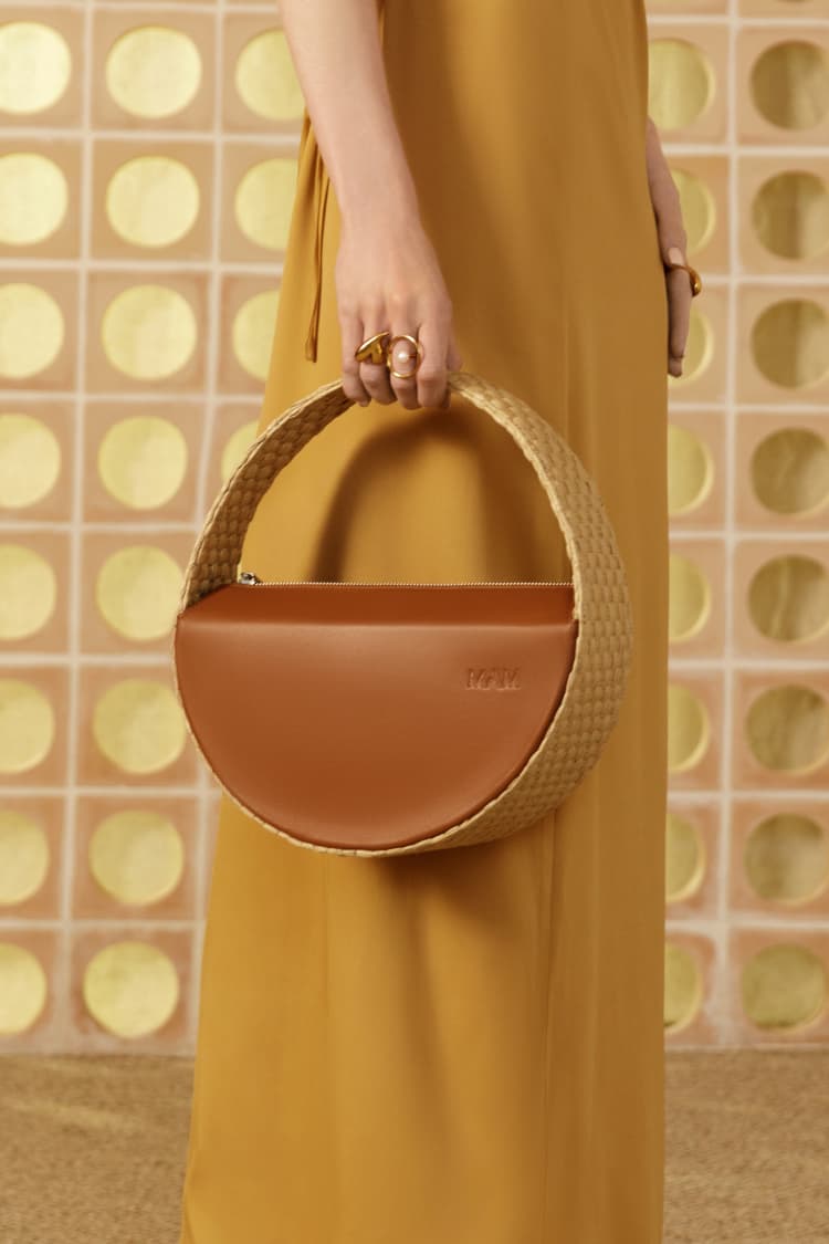 Kleine runde Basttasche