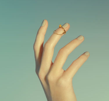 Goldener Nagelring mit Kette