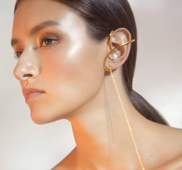 Goldener Perlen-Earcuff mit Kette