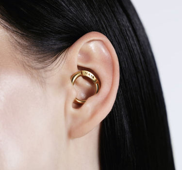Goldener Daith Ear Cuff ohne Piercing
