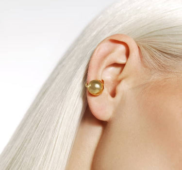 Huggie Ear Cuff-Ohrring mit Goldkugel