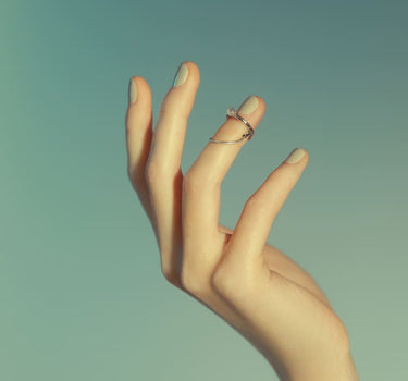 Silberner Nagelring mit Kette