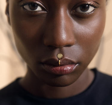 Goldener Fake-Lippen- oder Nasenring