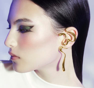 Großer goldener Ear Cuff in Liquid-Optik