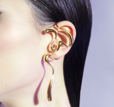 Großer goldener Ear Cuff in Liquid-Optik