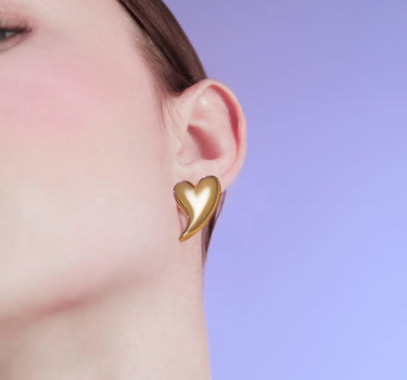 Goldener Herz-Ohrstecker „Love“
