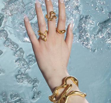 kräftiger asymmetrischer goldarmreif