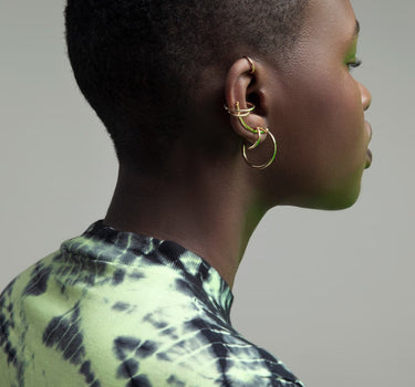 Set aus goldenen Ear Cuffs