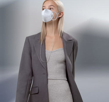 Maske aus Seide Grau