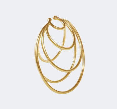 Goldene Hoop-Ohrklemme mit vielen Wicklungen