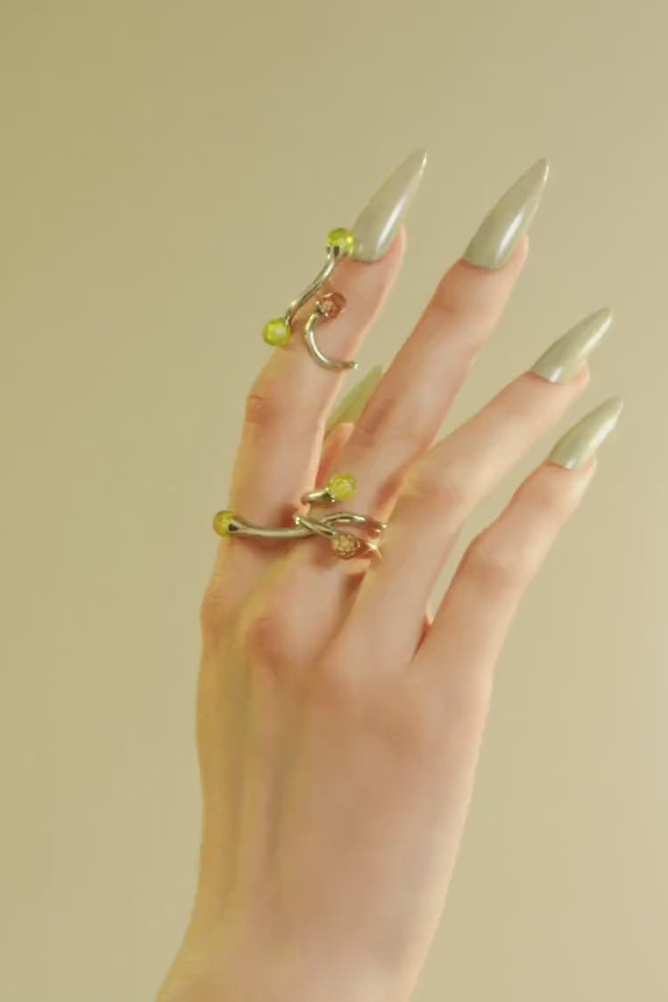 Asymmetrischer Silberring mit Topas- und Opalkristallen