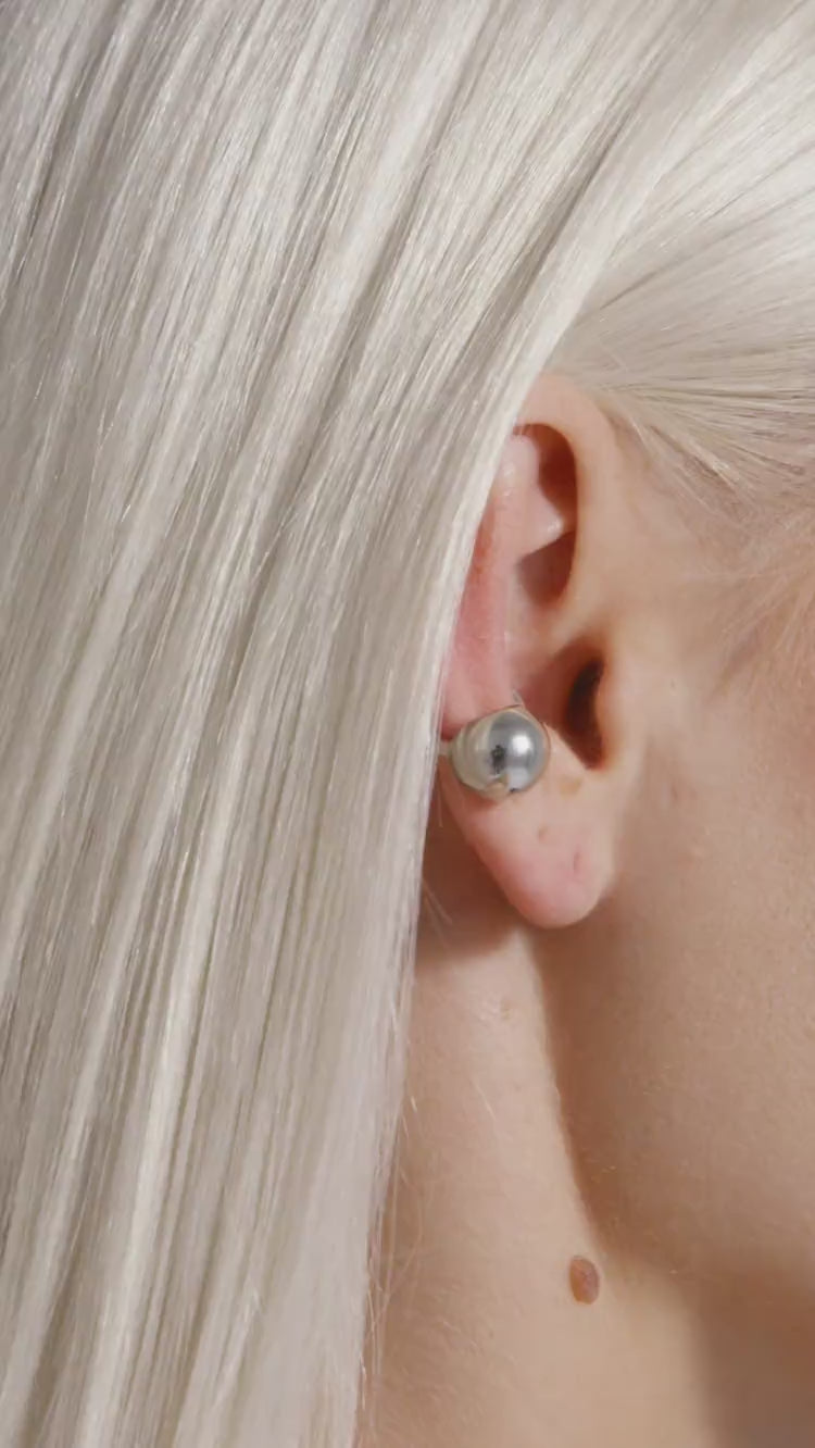 Silberner Kugel-Huggie-Earcuff-Ohrring